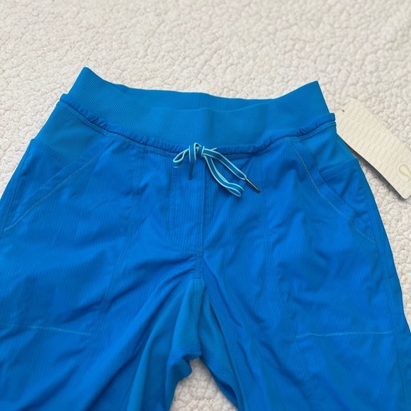 NWT Lululemon Athletica Turquoise Capris Slim-Fit Tailored Size 4 women’s - Picture 9 of 16